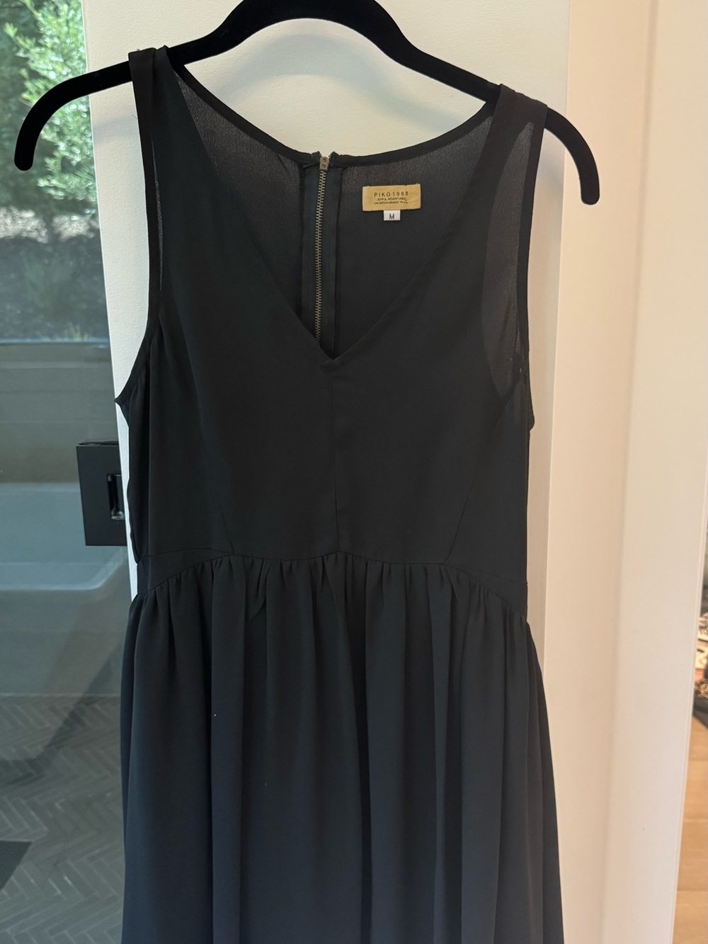 Piko 1988 Black Sleeveless V-Neck Midi Dress